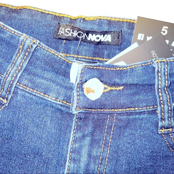 NWT Fashion Nova Carter Denim Shorts -Medium wash size 5 - Picture 9 of 15